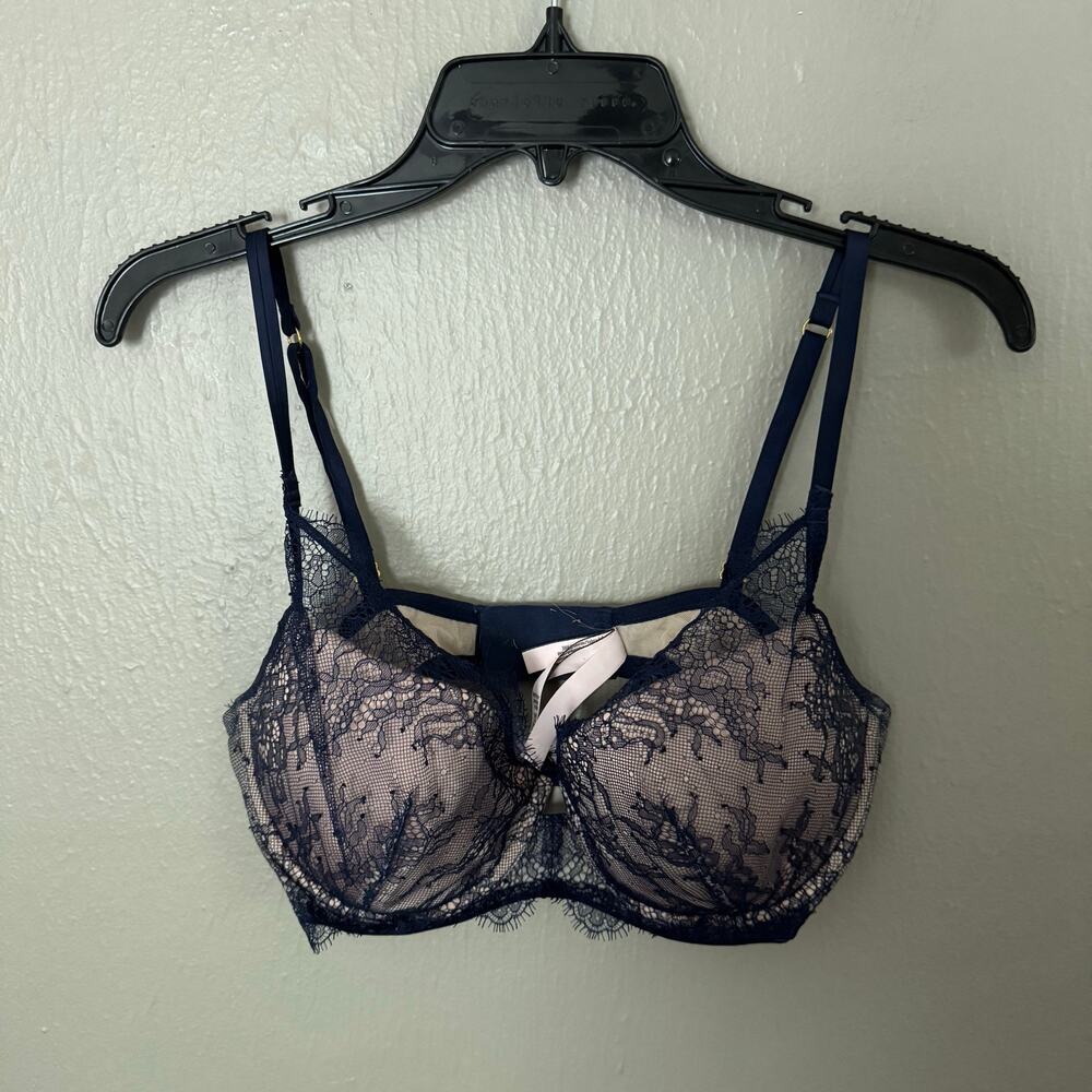 VICTORIA'S SECRET Lined Plunge Bra In Navy Blue Lace Size 36D Casual comfort